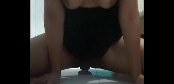  Mexicana nalgona montando su juguete